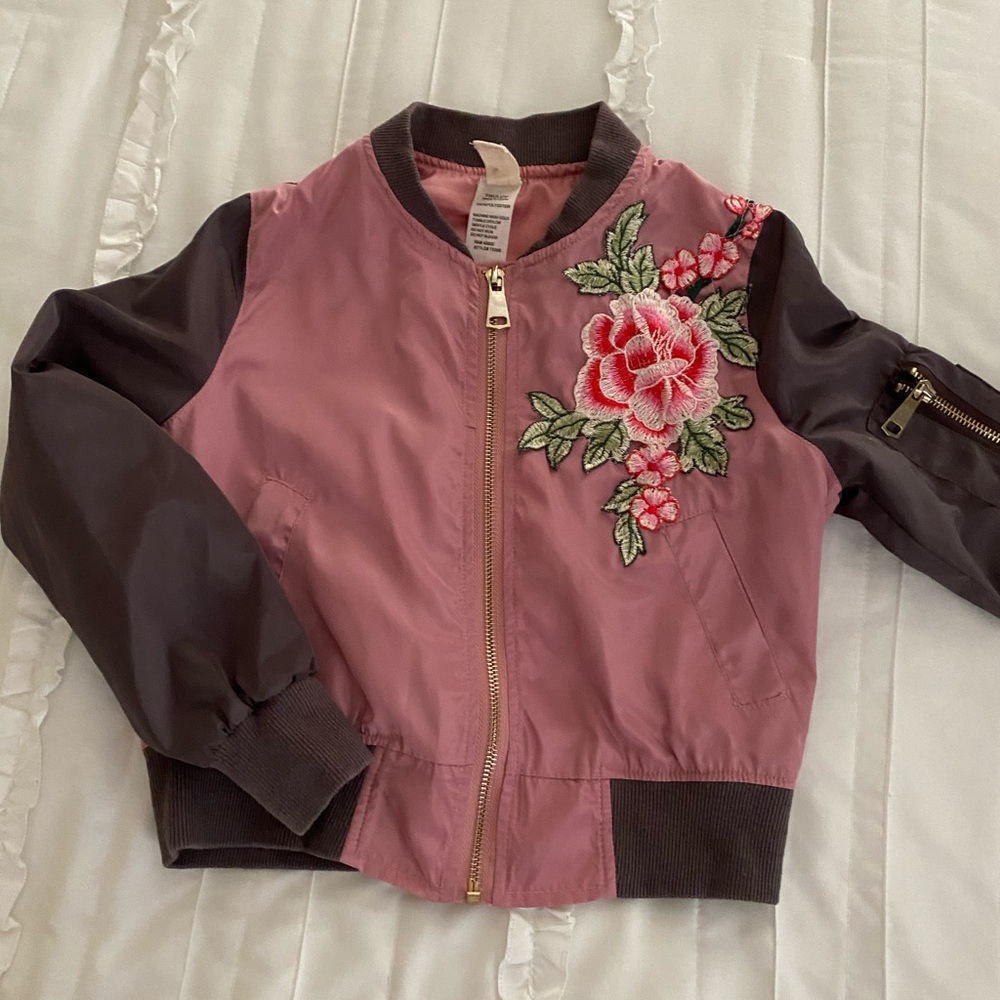 Adorable cropped bomber jacket!